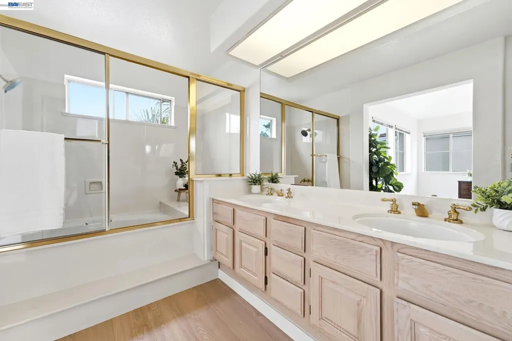 154 Asby Bay Alameda CA 94502