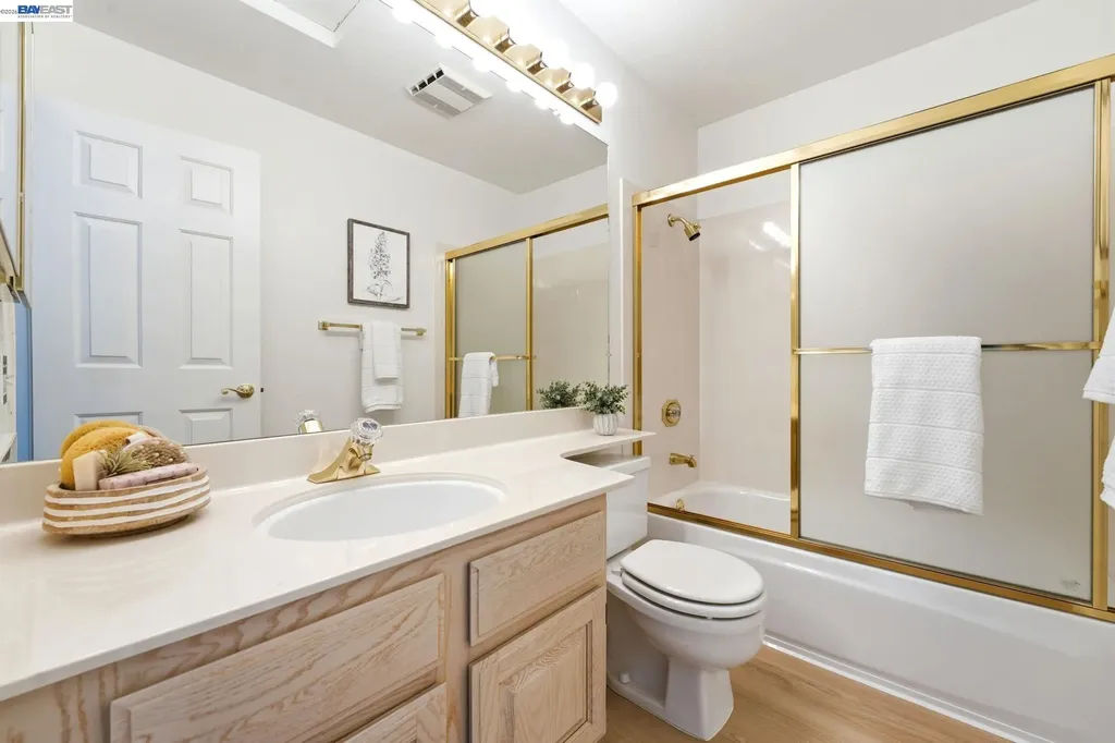 154 Asby Bay Alameda CA 94502