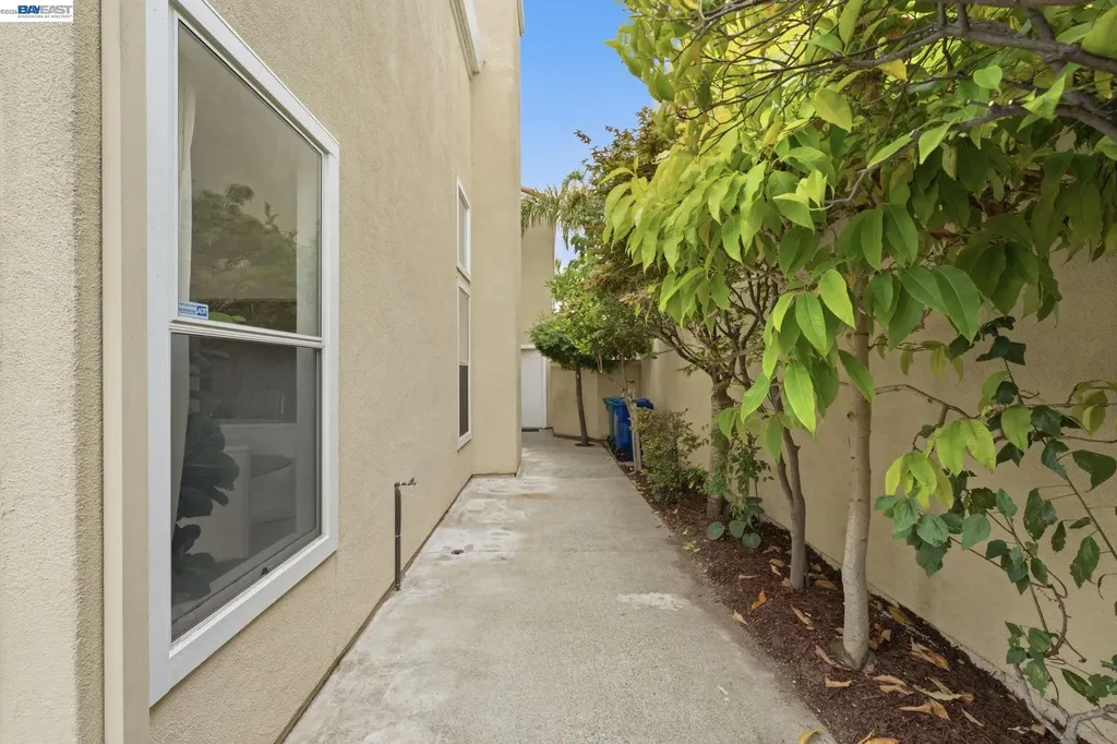 154 Asby Bay Alameda CA 94502