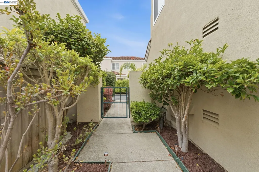 154 Asby Bay Alameda CA 94502