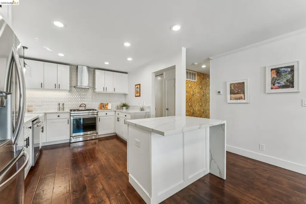 2028 Damuth Oakland CA 94602