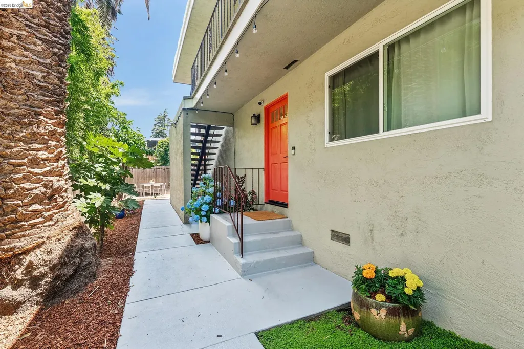 2028 Damuth Oakland CA 94602