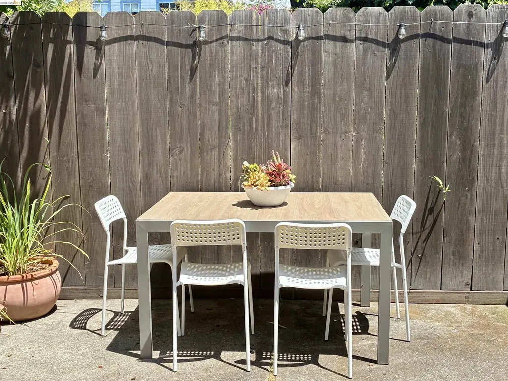 2028 Damuth Oakland CA 94602