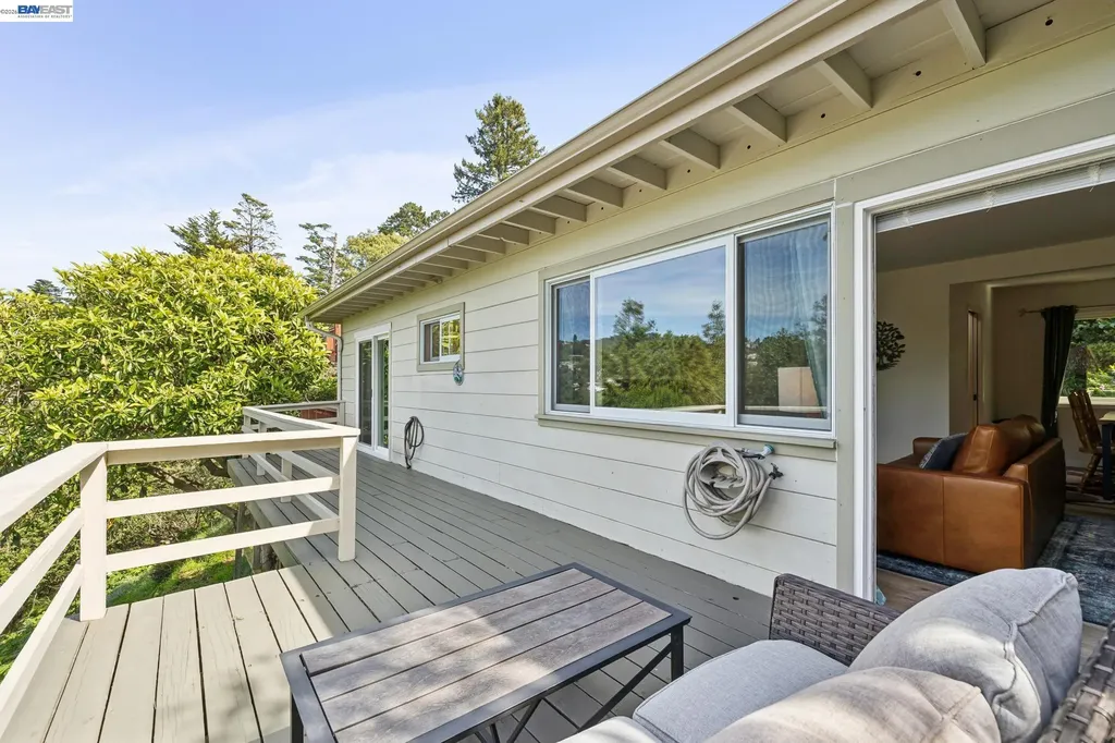 55 Asilomar Circle Oakland CA 94611