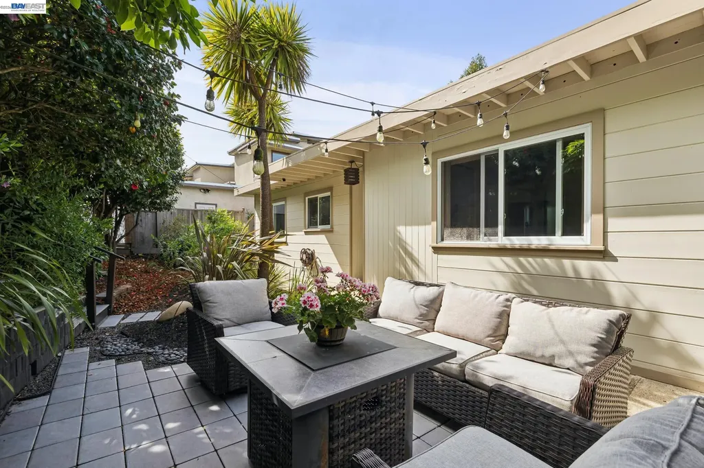 55 Asilomar Circle Oakland CA 94611