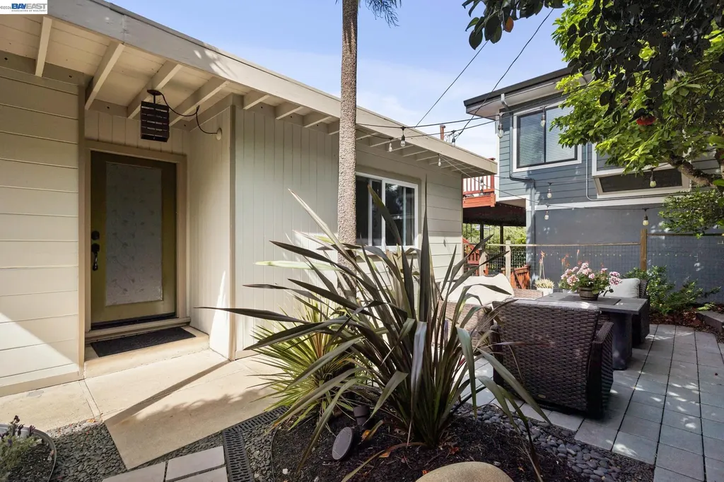 55 Asilomar Circle Oakland CA 94611