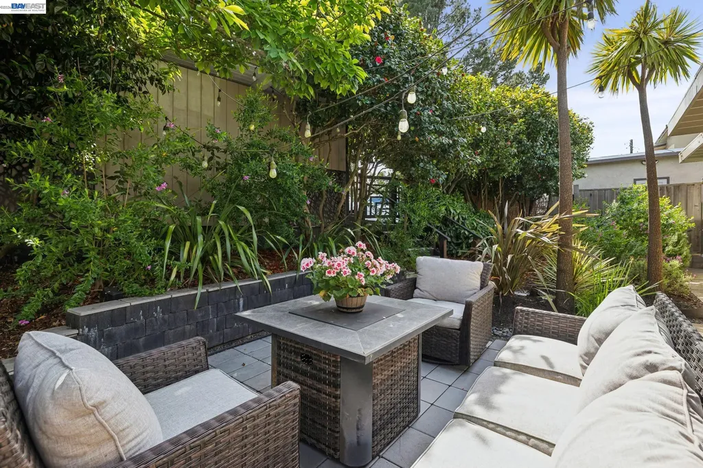 55 Asilomar Circle Oakland CA 94611