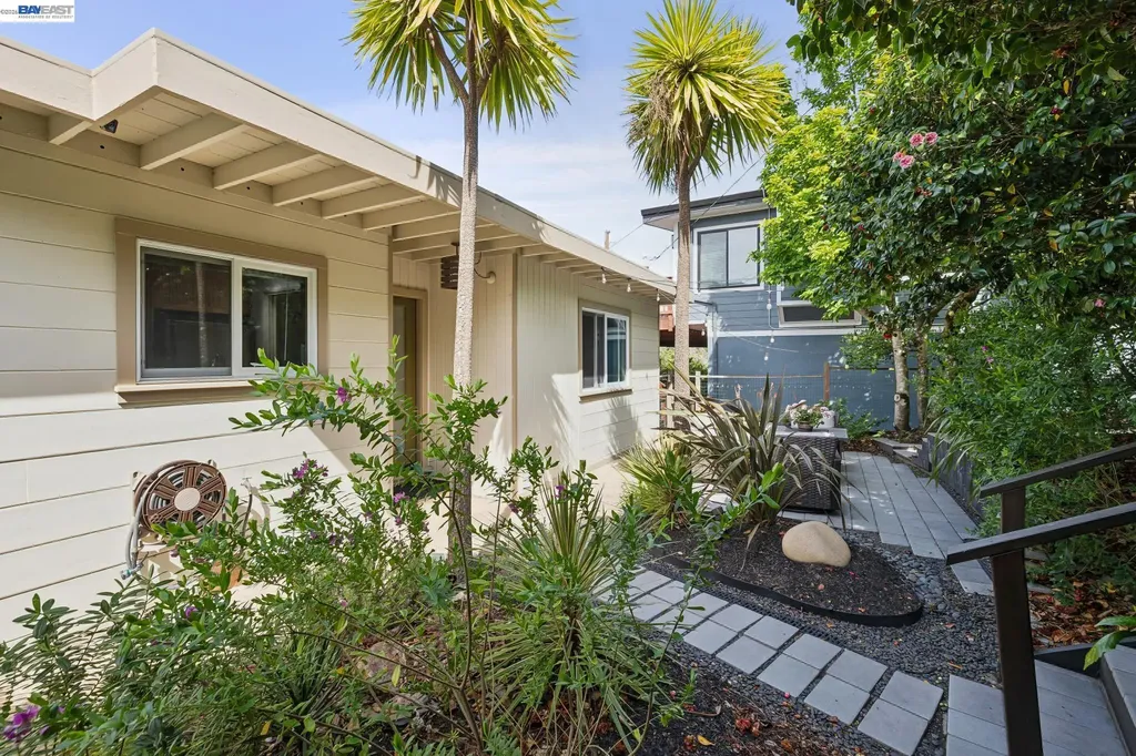 55 Asilomar Circle Oakland CA 94611