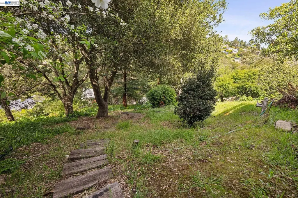 55 Asilomar Circle Oakland CA 94611