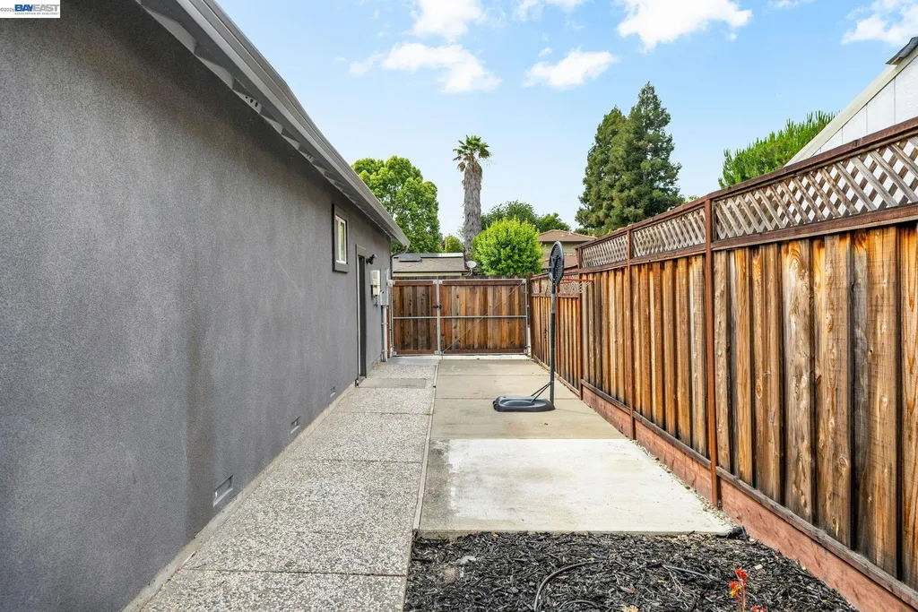 5514 Paseo Navarro Pleasanton CA 94566