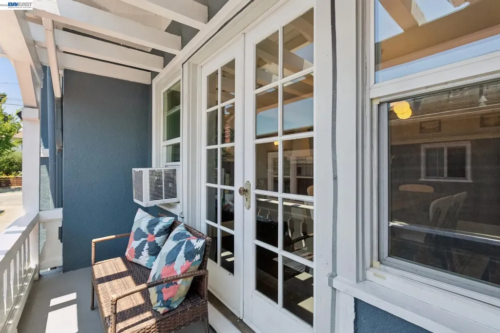 2724 Seminary Avenue Oakland CA 94605