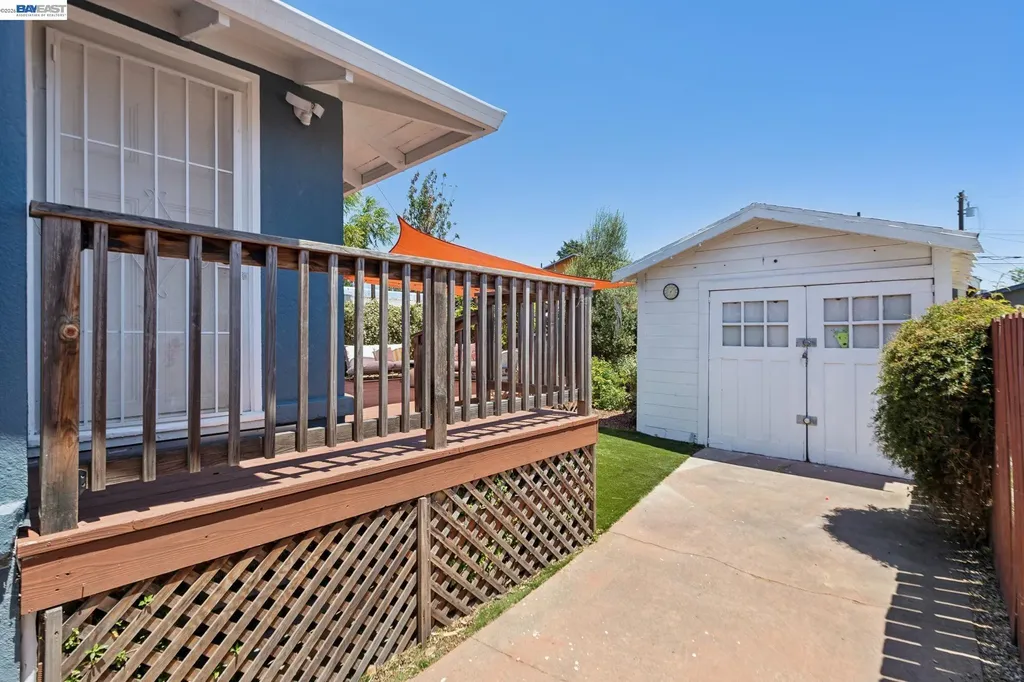 2724 Seminary Avenue Oakland CA 94605