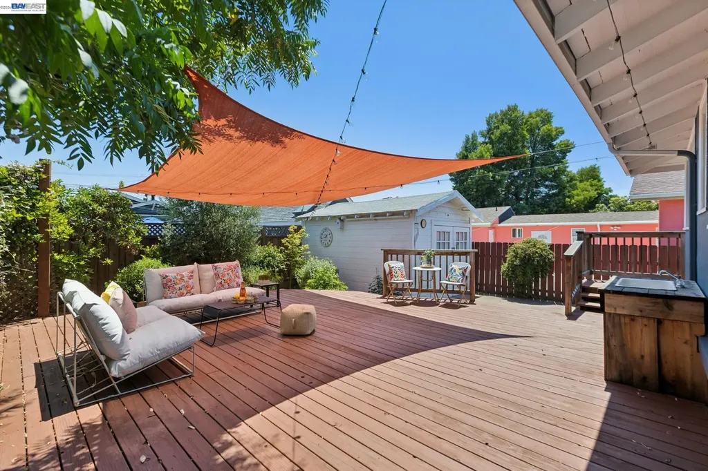 2724 Seminary Avenue Oakland CA 94605
