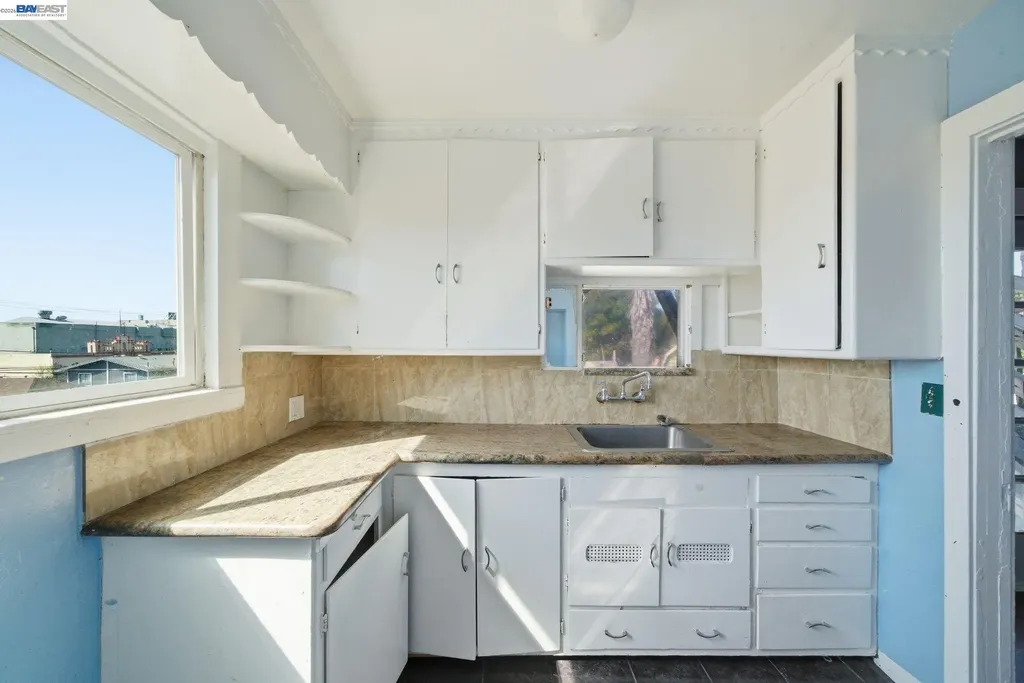 5315 Cole Street Oakland CA 94601