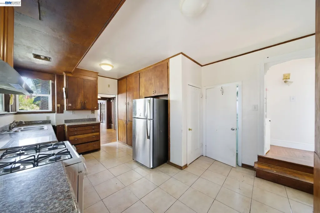 5315 Cole Street Oakland CA 94601