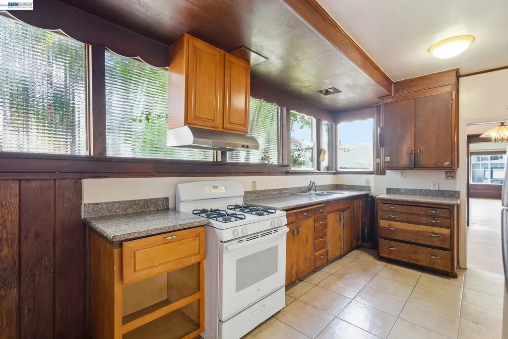 5315 Cole Street Oakland CA 94601