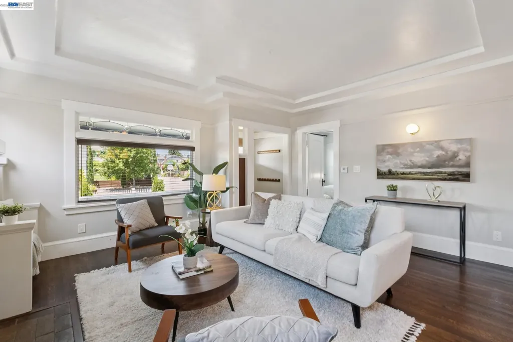 2724 Seminary Avenue Oakland CA 94605