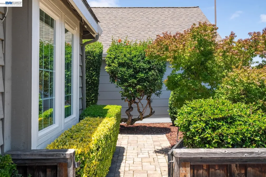 135 Avington Road Alameda CA 94502
