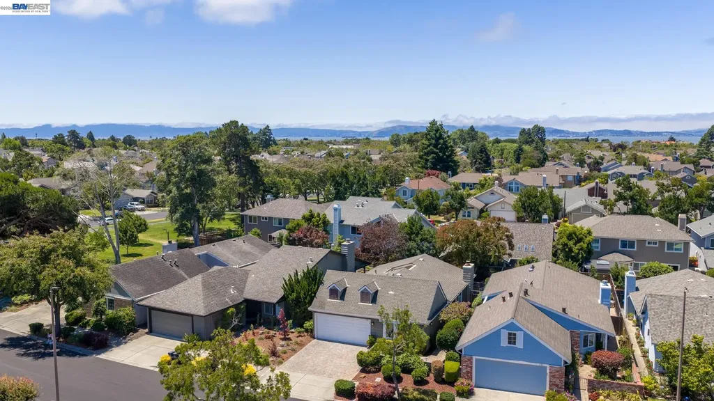 135 Avington Road Alameda CA 94502