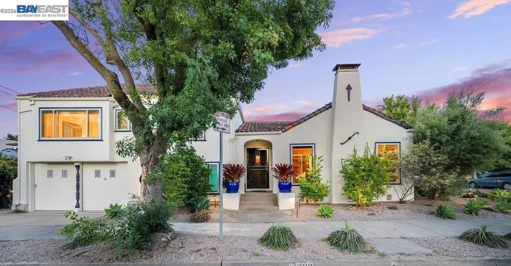 Alameda CA, 1800 Versailles Avenue