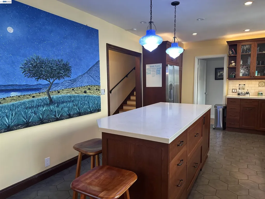 1800 Versailles Avenue Alameda CA 94501
