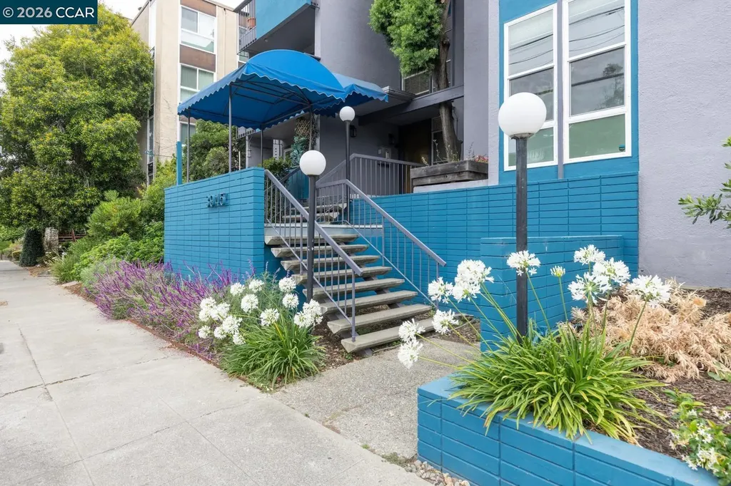 Oakland CA, 3945 Harrison Street, Unit 23
