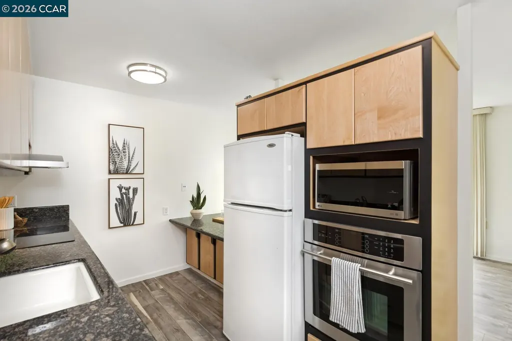 3945 Harrison Street Oakland CA 94611