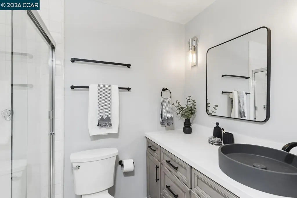 3945 Harrison Street Oakland CA 94611