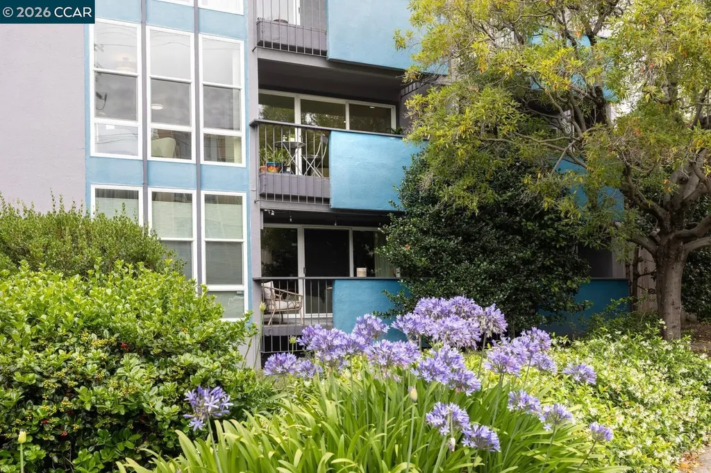 3945 Harrison Street Oakland CA 94611