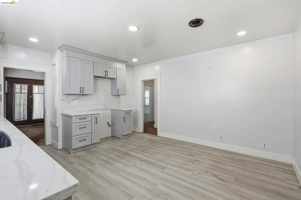 861 70th Avenue Oakland CA 94621