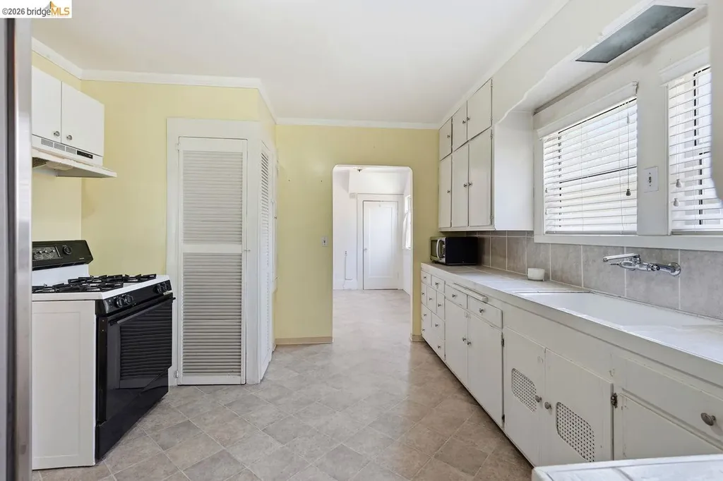 1045 Stanford Avenue Oakland CA 94608