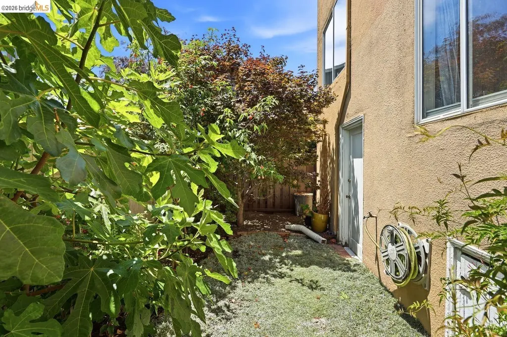 1045 Stanford Avenue Oakland CA 94608