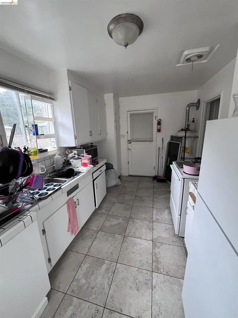 3562 Seminary Avenue Oakland CA 94605