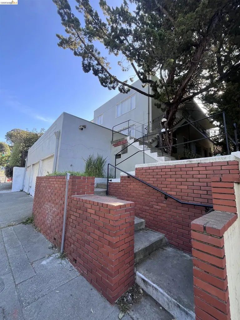 3562 Seminary Avenue Oakland CA 94605