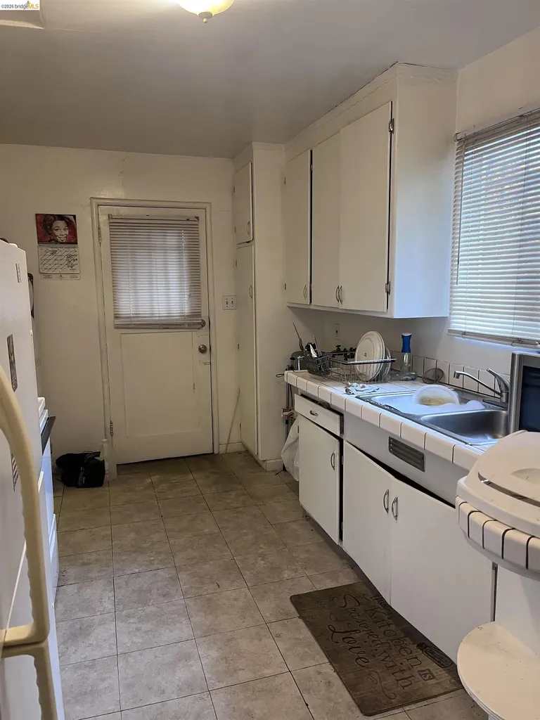 3562 Seminary Avenue Oakland CA 94605