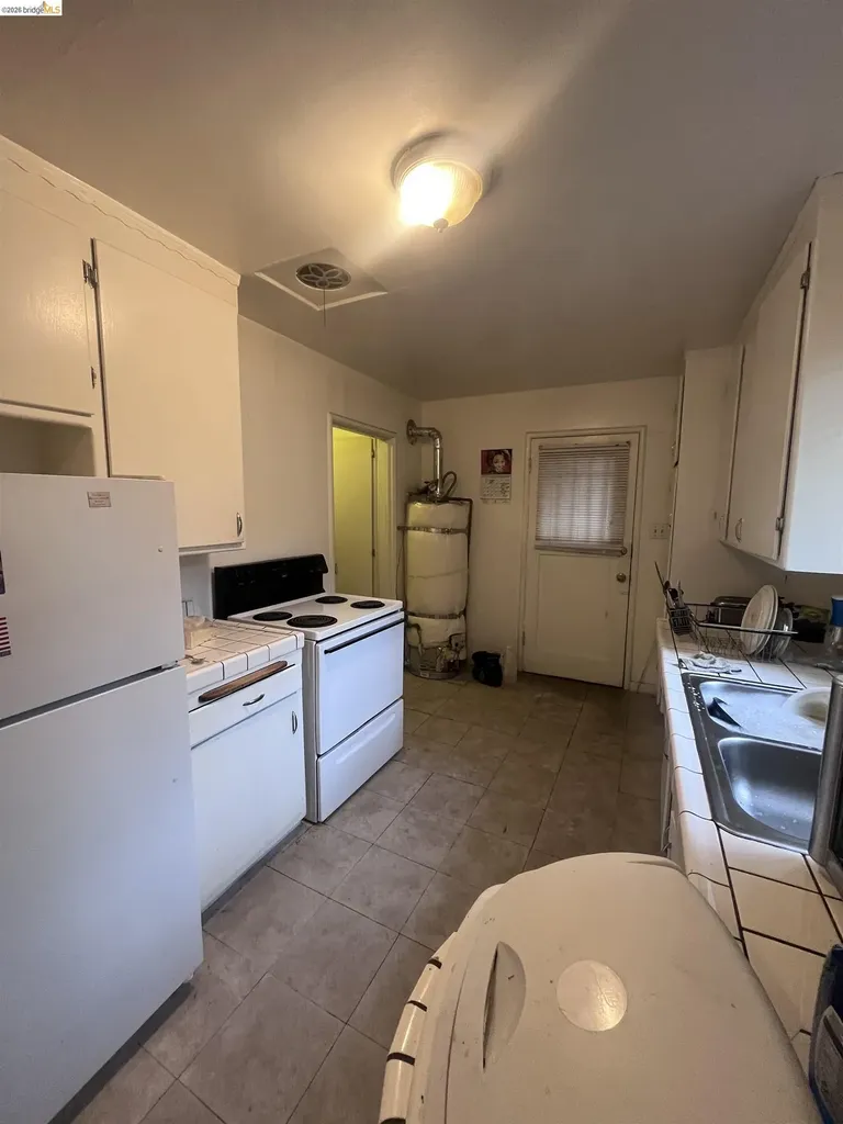 3562 Seminary Avenue Oakland CA 94605
