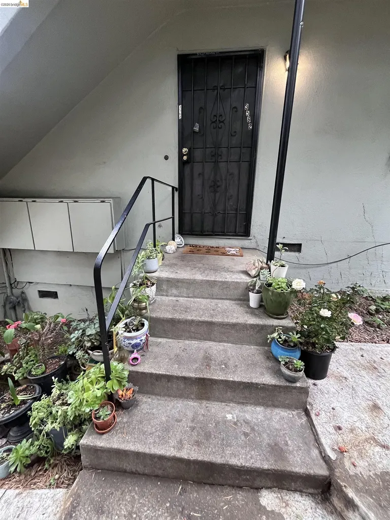3562 Seminary Avenue Oakland CA 94605