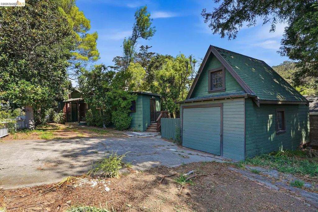 6350 Hillmont Drive Oakland CA 94605