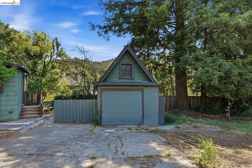 6350 Hillmont Drive Oakland CA 94605