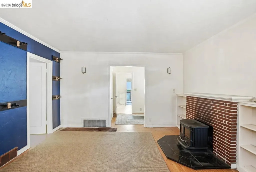 6350 Hillmont Drive Oakland CA 94605