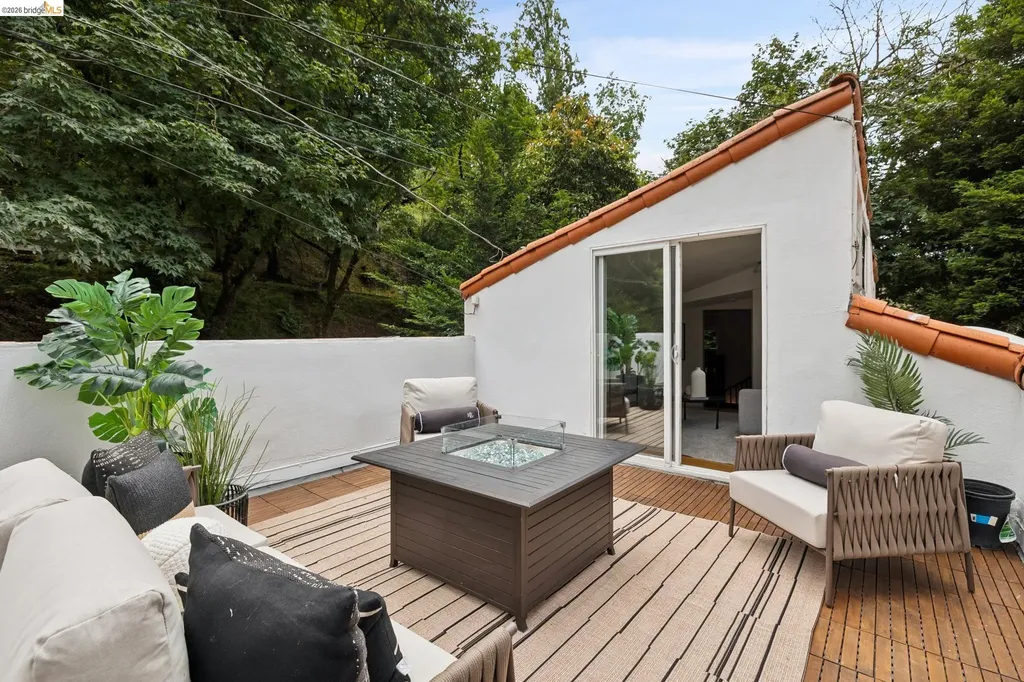 1053 Rispin Drive Berkeley CA 94705
