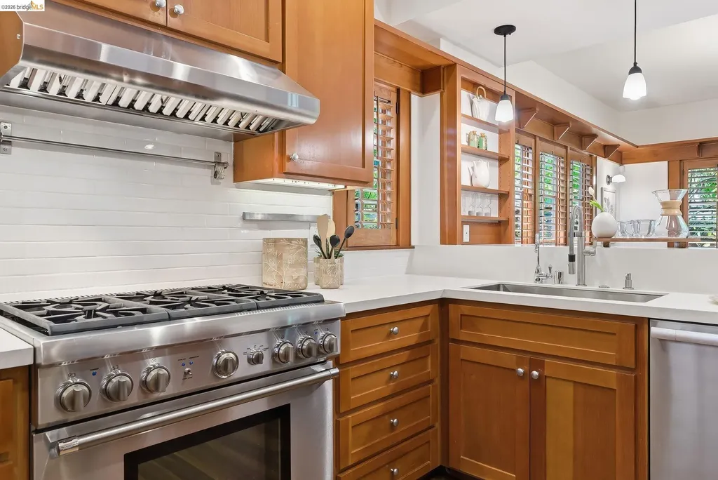 6401 Benvenue Avenue Oakland CA 94618