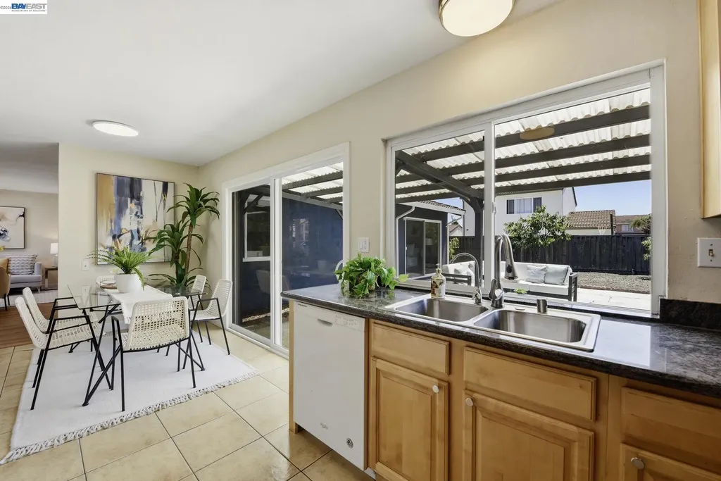 1118 Lovelock Way Hayward CA 94544