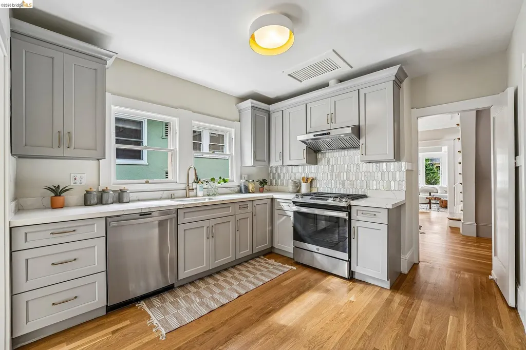 5826 Virmar Avenue Oakland CA 94618