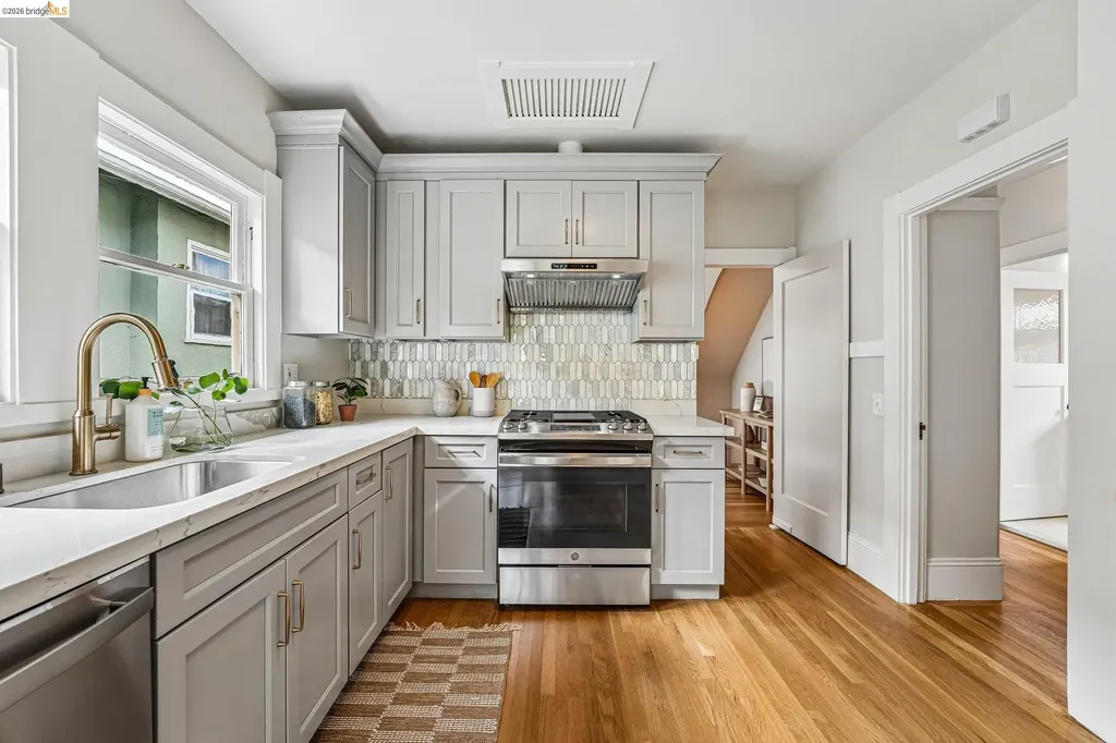 5826 Virmar Avenue Oakland CA 94618