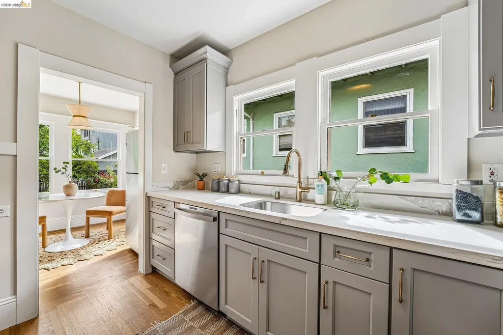 5826 Virmar Avenue Oakland CA 94618