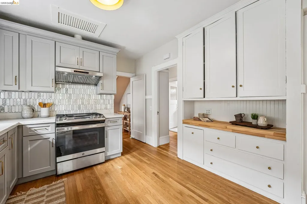 5826 Virmar Avenue Oakland CA 94618