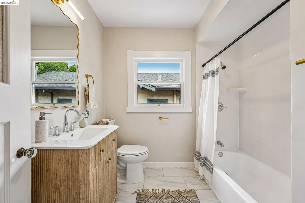 5826 Virmar Avenue Oakland CA 94618