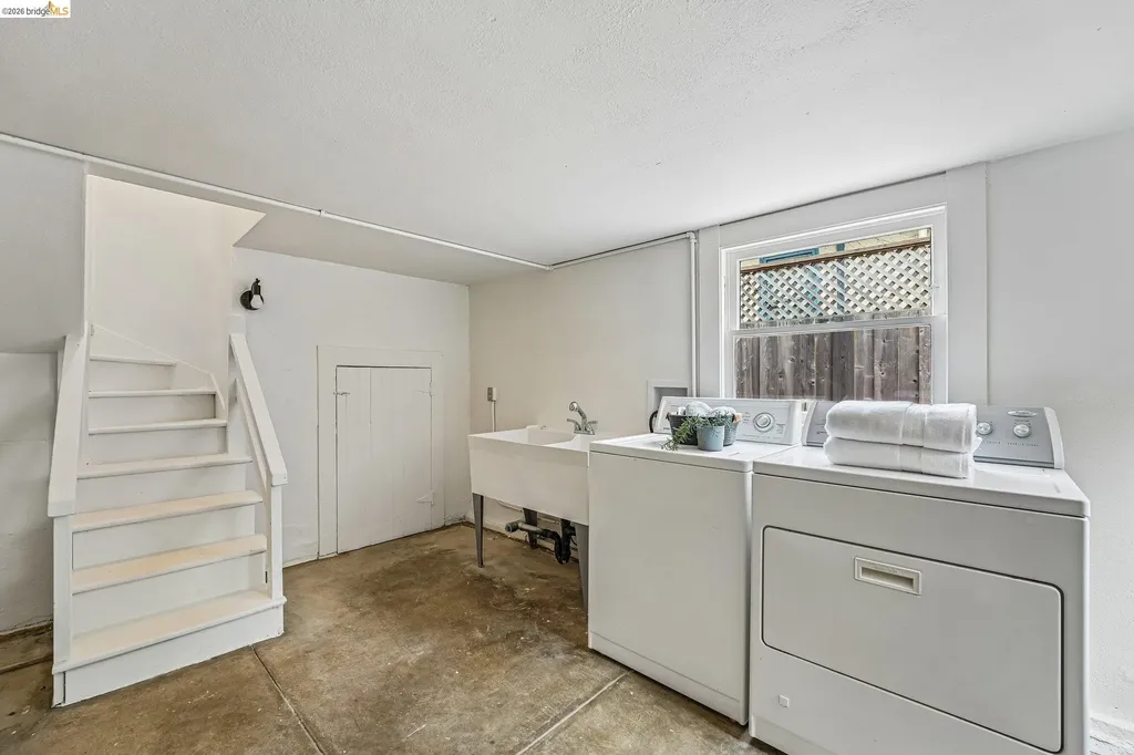 5826 Virmar Avenue Oakland CA 94618