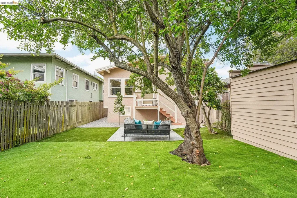 5826 Virmar Avenue Oakland CA 94618